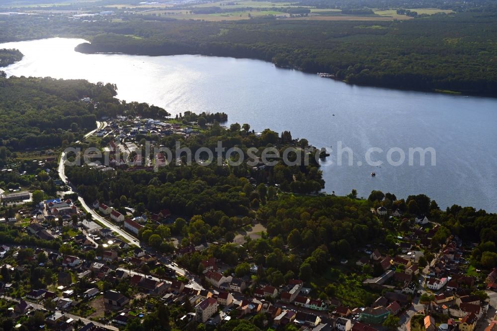 Aerial image Hennickendorf - Riparian areas on the lake area of Stienitzsee in Hennickendorf in the state Brandenburg, Germany