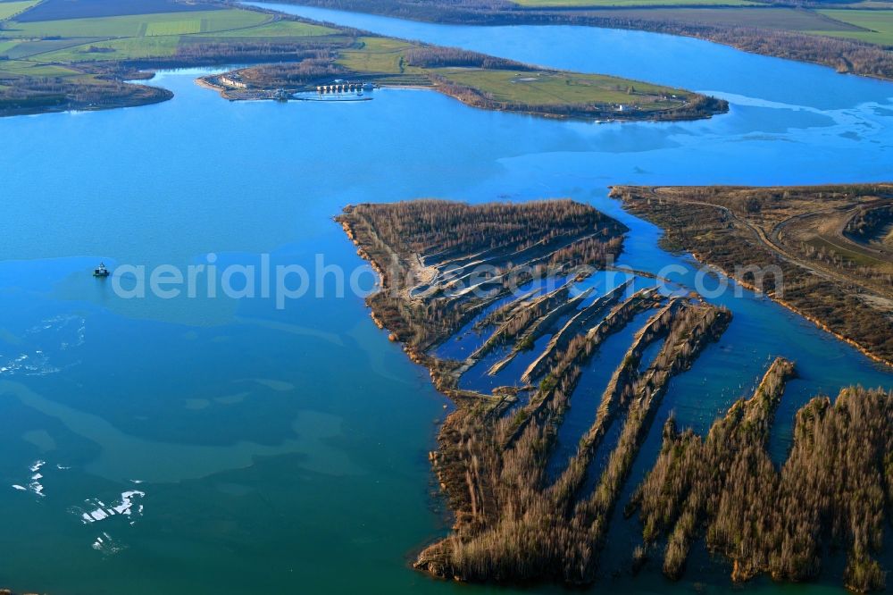 Großpösna from the bird's eye view: Riparian areas on the lake area of Stoermthaler See in Grosspoesna in the state Saxony, Germany