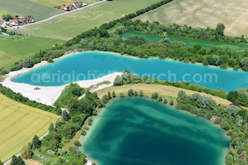 Aerial image Geiselbullach - Riparian areas on the lake area of Stuerzer Weiher in Geiselbullach in the state Bavaria, Germany