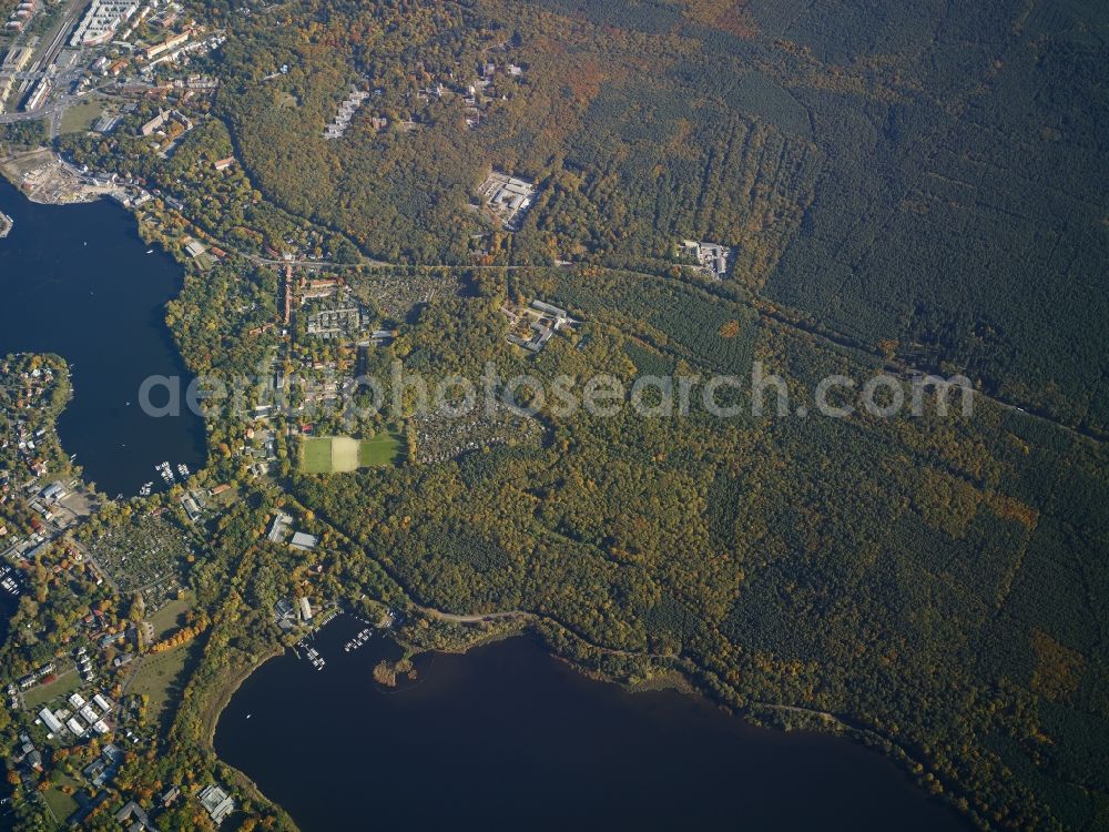 Aerial photograph Potsdam - Riparian areas on the lake area of Templiner See and nearby forestland in Potsdam in the state Brandenburg