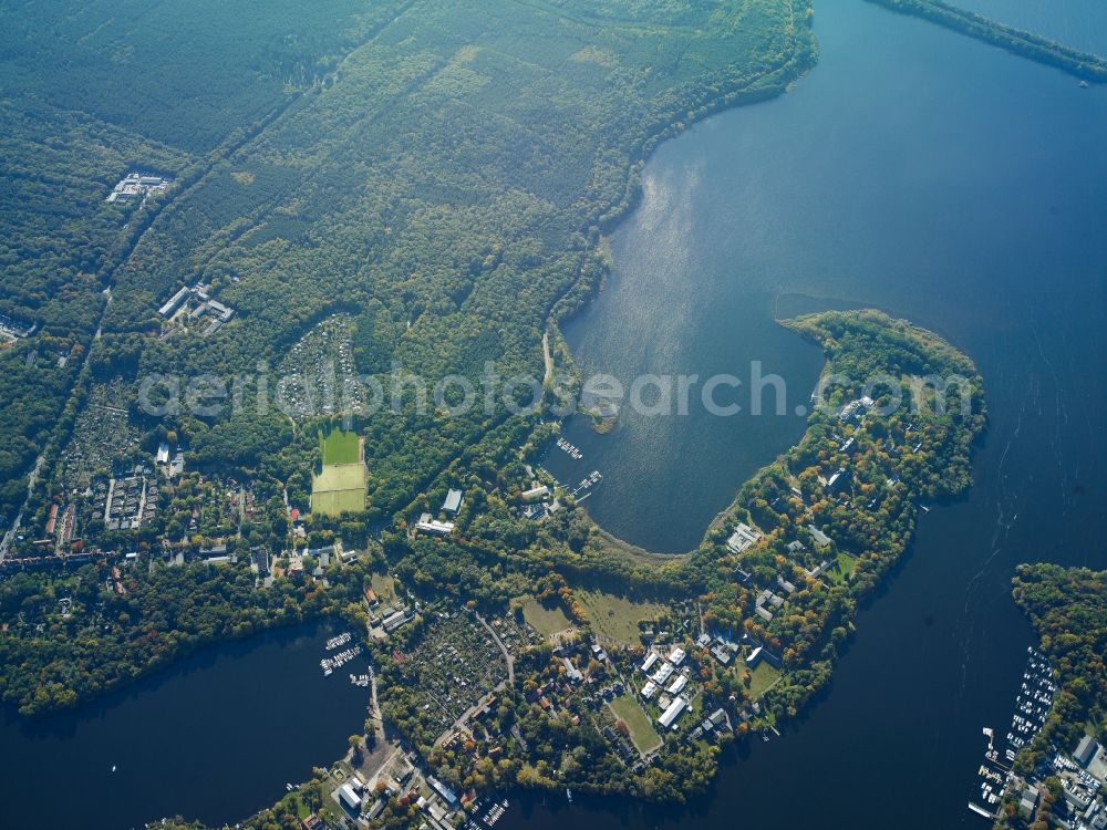 Aerial photograph Potsdam - Riparian areas on the lake area of Templiner See in Potsdam in the state Brandenburg