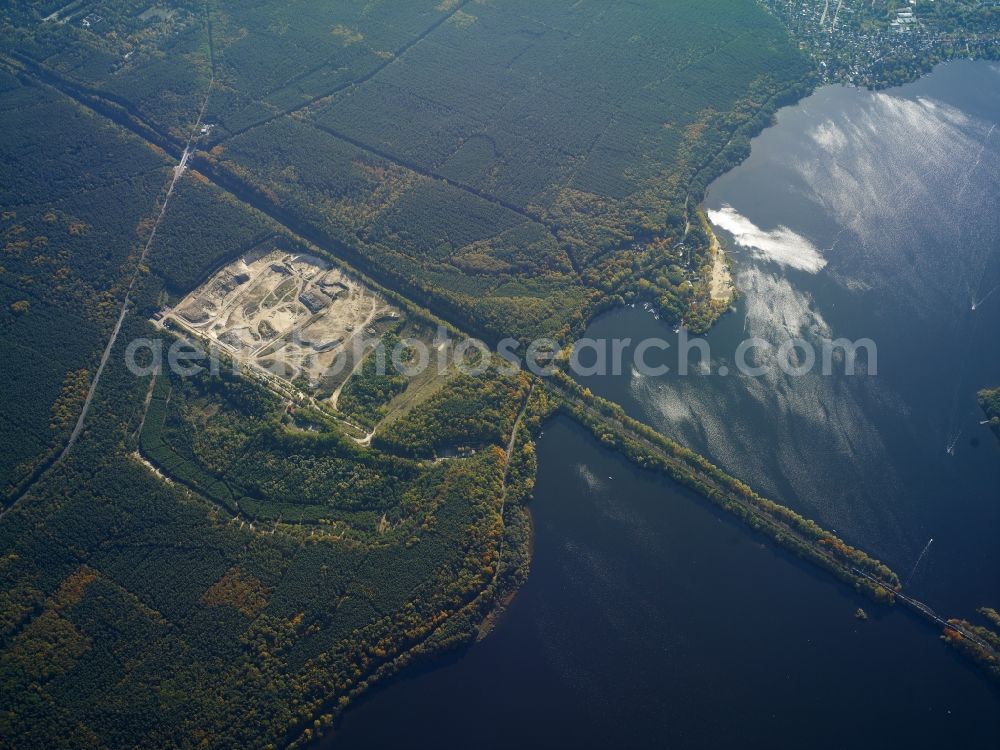 Potsdam from the bird's eye view: Riparian areas on the lake area of Templiner See in Potsdam in the state Brandenburg