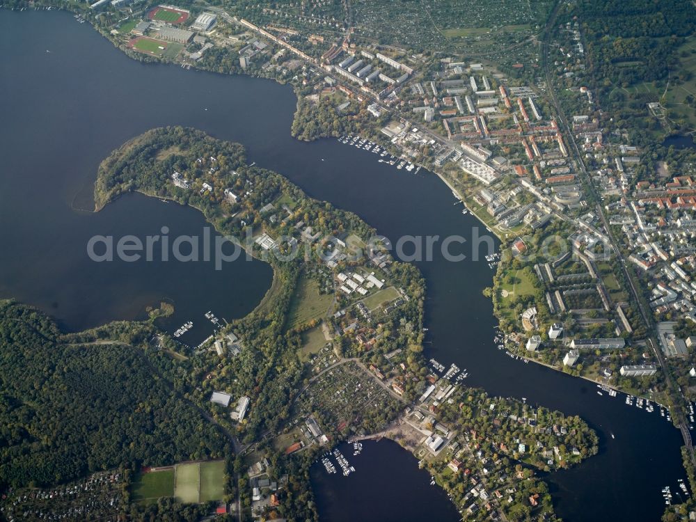 Aerial image Potsdam - Riparian areas on the lake area of Templiner See in Potsdam in the state Brandenburg