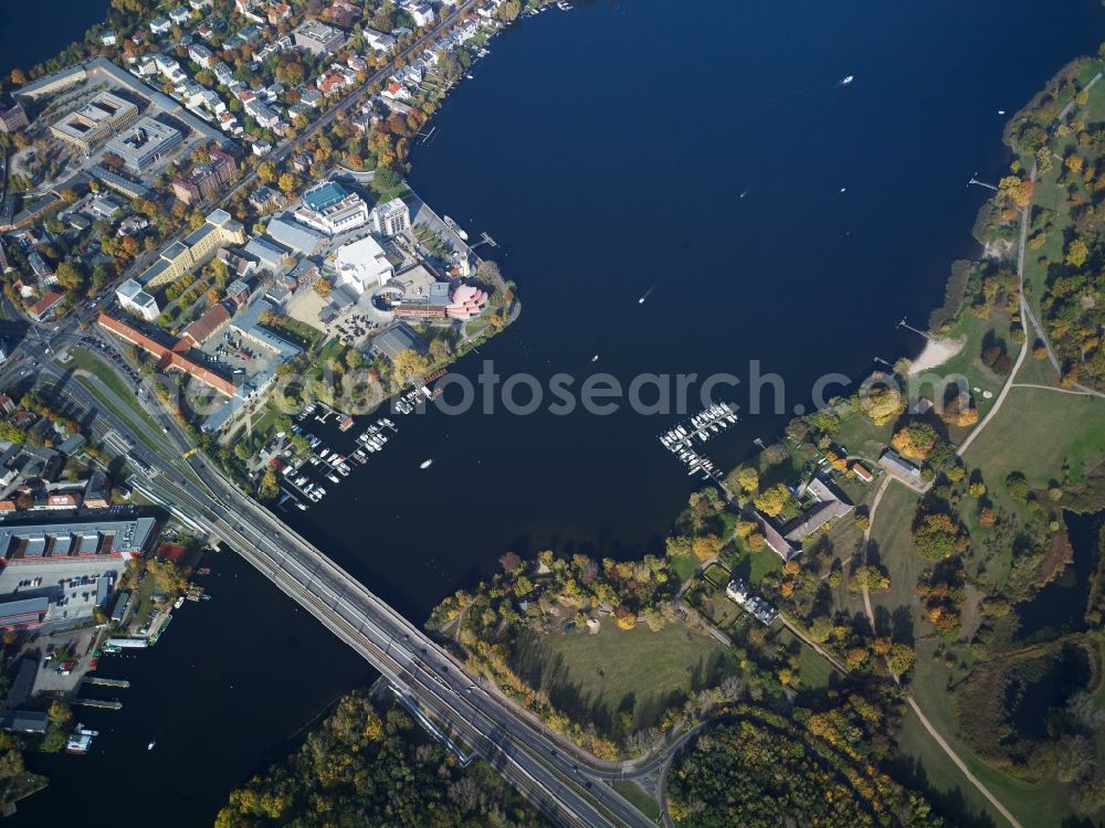 Potsdam from above - Riparian areas on the lake area of the Tiefer See in the Aera of the Humboldtbruecke in Potsdam in the state Brandenburg