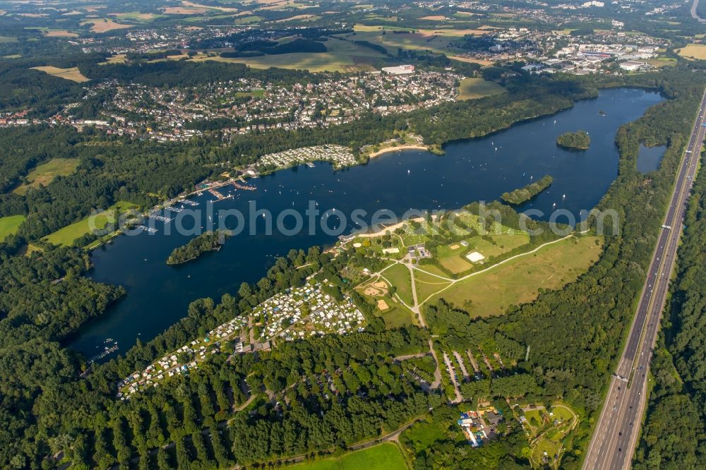 Aerial image Düsseldorf - Riparian areas on the lake area of Unterbacher See in Duesseldorf in the state North Rhine-Westphalia