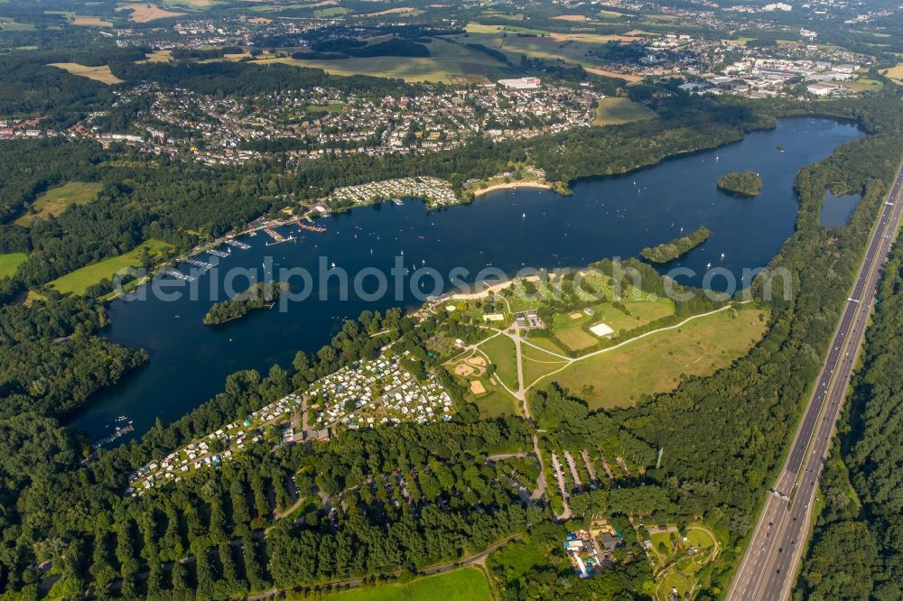 Aerial photograph Düsseldorf - Riparian areas on the lake area of Unterbacher See in Duesseldorf in the state North Rhine-Westphalia