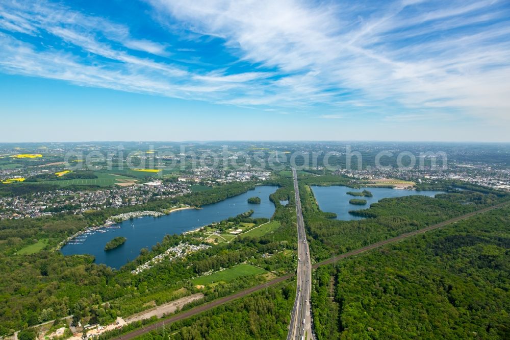 Düsseldorf from above - Riparian areas on the lake area of Unterbachersee in Duesseldorf in the state North Rhine-Westphalia