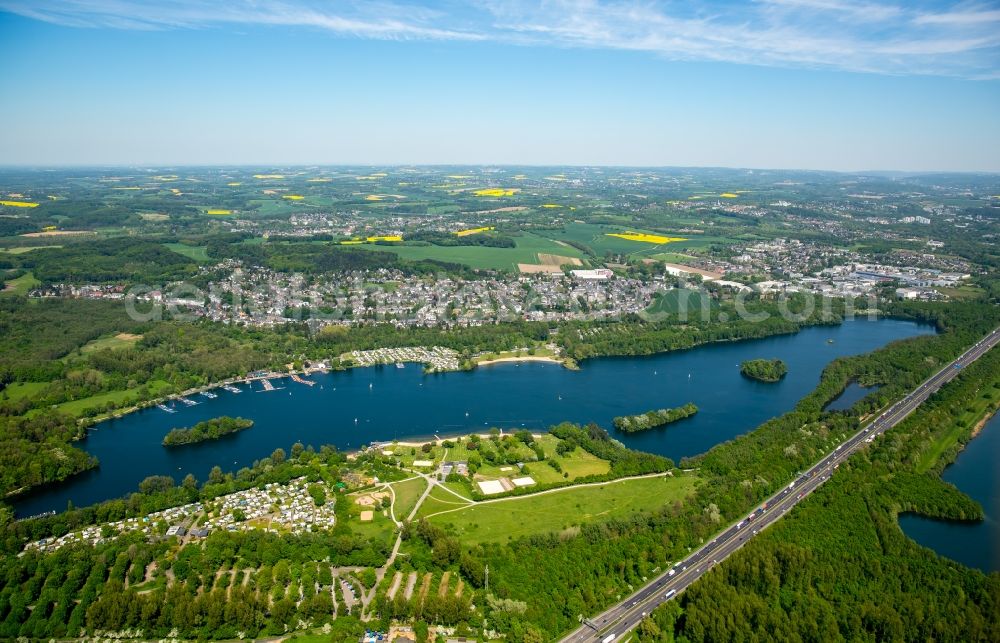 Aerial image Düsseldorf - Riparian areas on the lake area of Unterbachersee in Duesseldorf in the state North Rhine-Westphalia