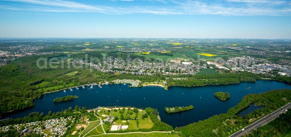 Aerial photograph Düsseldorf - Riparian areas on the lake area of Unterbachersee in Duesseldorf in the state North Rhine-Westphalia