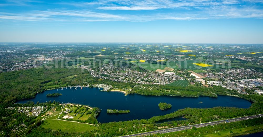 Aerial image Düsseldorf - Riparian areas on the lake area of Unterbachersee in Duesseldorf in the state North Rhine-Westphalia