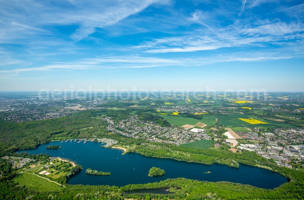 Aerial photograph Düsseldorf - Riparian areas on the lake area of Unterbachersee in Duesseldorf in the state North Rhine-Westphalia