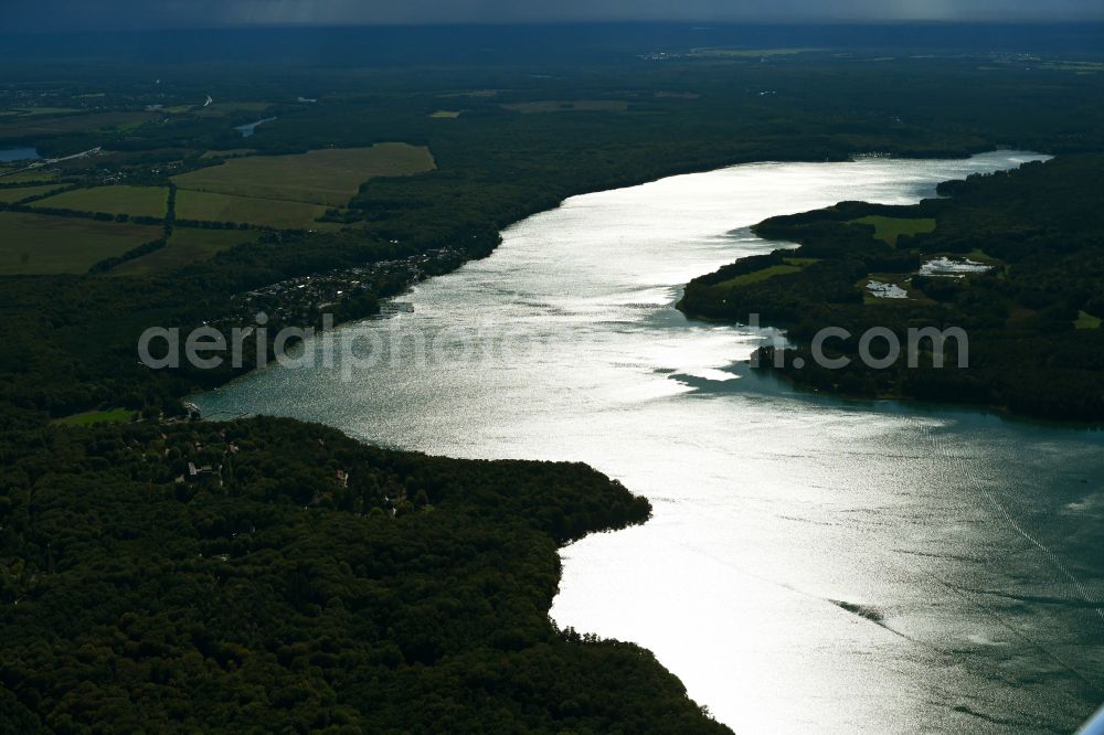 Werbellinsee from the bird's eye view: Riparian areas on the lake area of Werbellinsee in Gegenlicht in Werbellinsee in the state Brandenburg, Germany