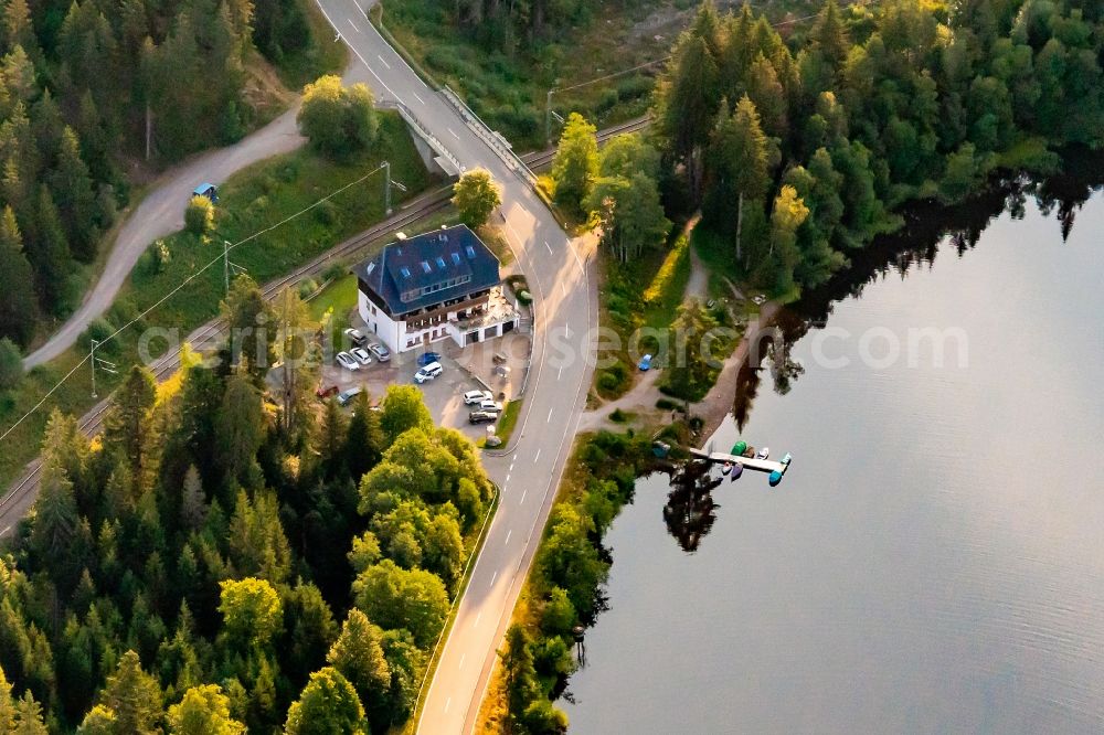 Aerial photograph Lenzkirch - Riparian areas on the lake area of Windgfaellweiher in Lenzkirch in the state Baden-Wurttemberg, Germany