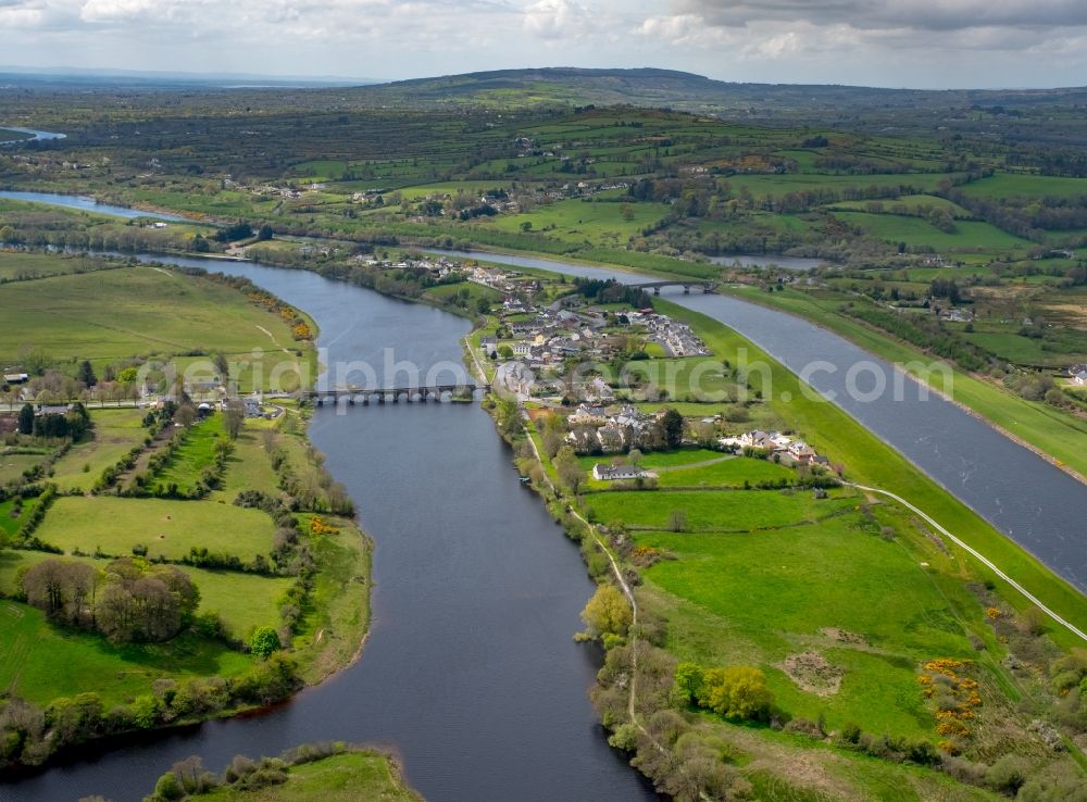 Parteen Weir from the bird's eye view: Curved loop of the riparian zones on the course of the river Shannon in Parteen Weir in Clare, Ireland