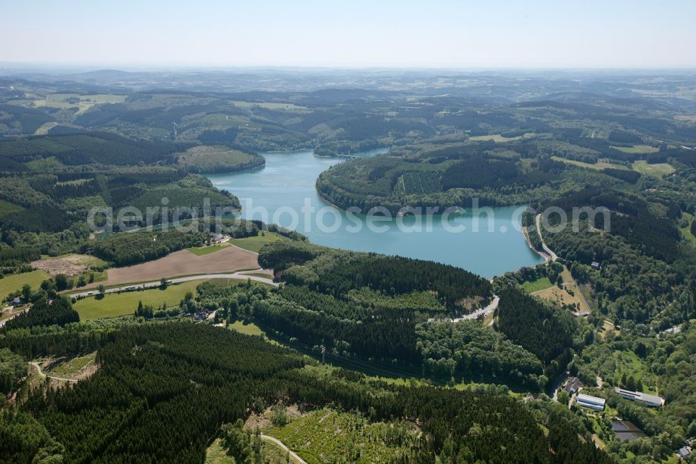 Lüdenscheid from the bird's eye view: Shore areas at Lake of the Versetalsperre in Luedenscheid in North Rhine-Westphalia