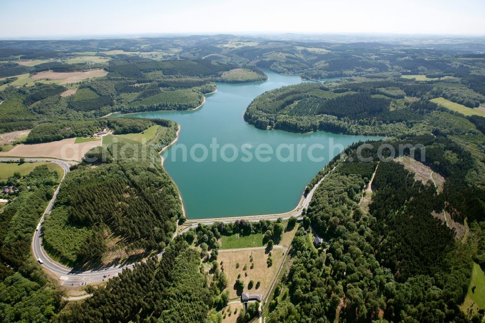 Aerial photograph Lüdenscheid - Shore areas at Lake of the Versetalsperre in Luedenscheid in North Rhine-Westphalia