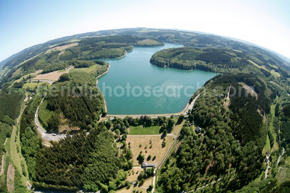 Lüdenscheid from the bird's eye view: Shore areas at Lake of the Versetalsperre in Luedenscheid in North Rhine-Westphalia