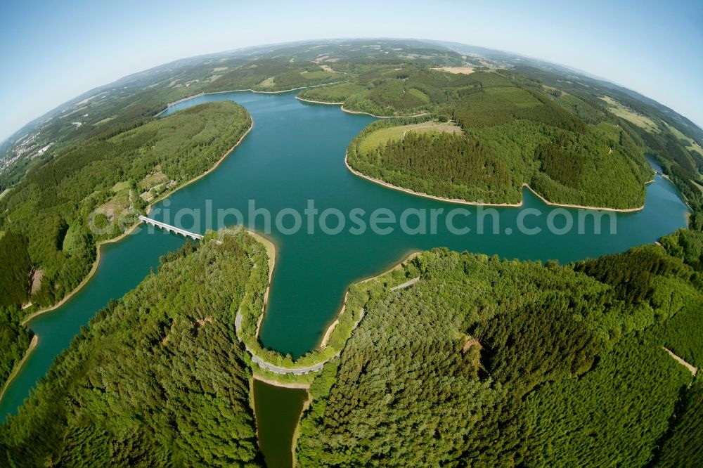 Aerial photograph Lüdenscheid - Shore areas at Lake of the Versetalsperre in Luedenscheid in North Rhine-Westphalia