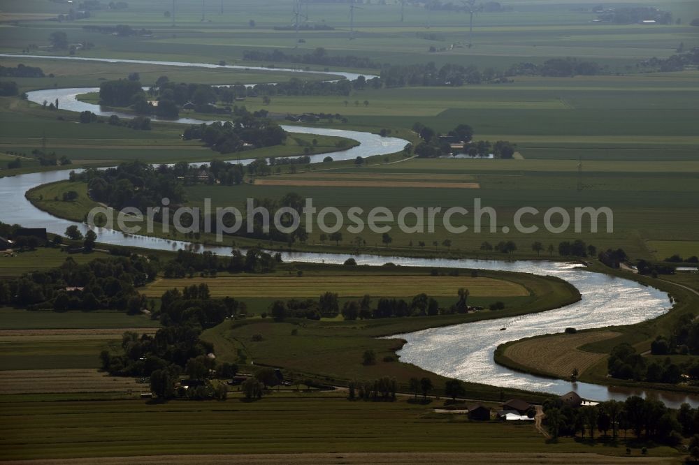 Aerial image Itzehoe - Curved loop of the riparian zones on the course of the river Stoer in Itzehoe in the state Schleswig-Holstein