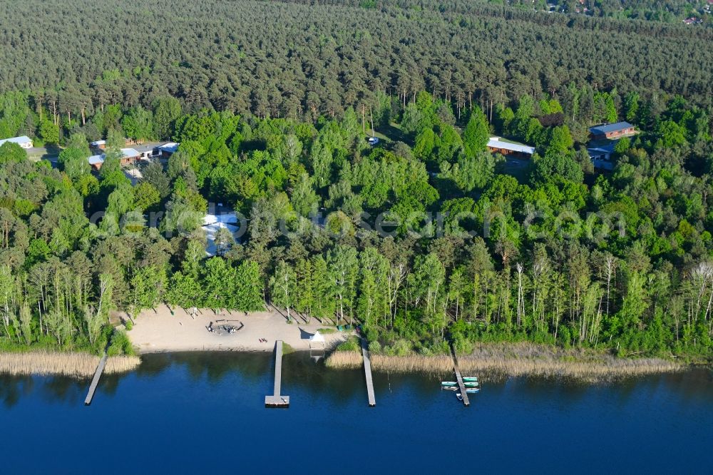 Störitz from the bird's eye view: Riparian areas on the lake area of Stoeritzsee in Moenchwinkel in the state Brandenburg, Germany