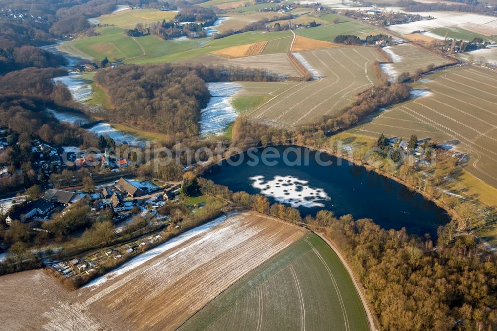 Heiligenhaus from above - Shore areas of the ponds for fish farming Abtskuecher Teich in Heiligenhaus in the state North Rhine-Westphalia