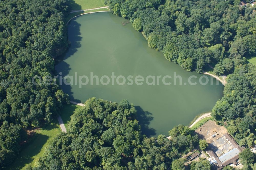 Aerial photograph Köln - Shore areas of the ponds for fish farming Adenauer Weiher in the district Lindenthal in Cologne in the state North Rhine-Westphalia, Germany