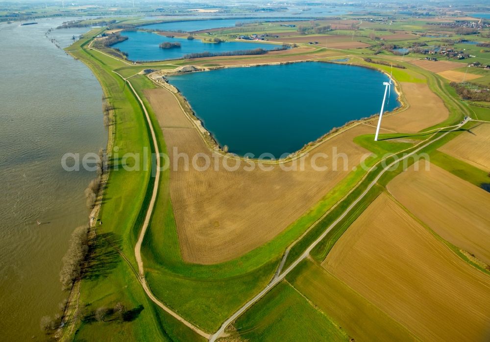 Wesel from above - Shore areas of the ponds for fish farming Am Droegenkamp in Wesel in the state North Rhine-Westphalia