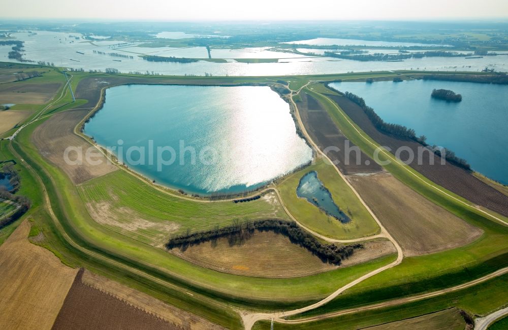 Aerial photograph Wesel - Shore areas of the ponds for fish farming Am Droegenkamp in Wesel in the state North Rhine-Westphalia