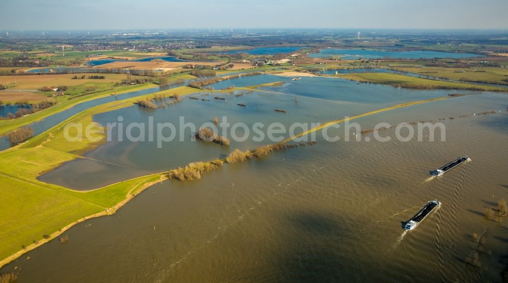 Aerial photograph Wesel - Shore areas of the ponds for fish farming Am Droegenkamp in Wesel in the state North Rhine-Westphalia