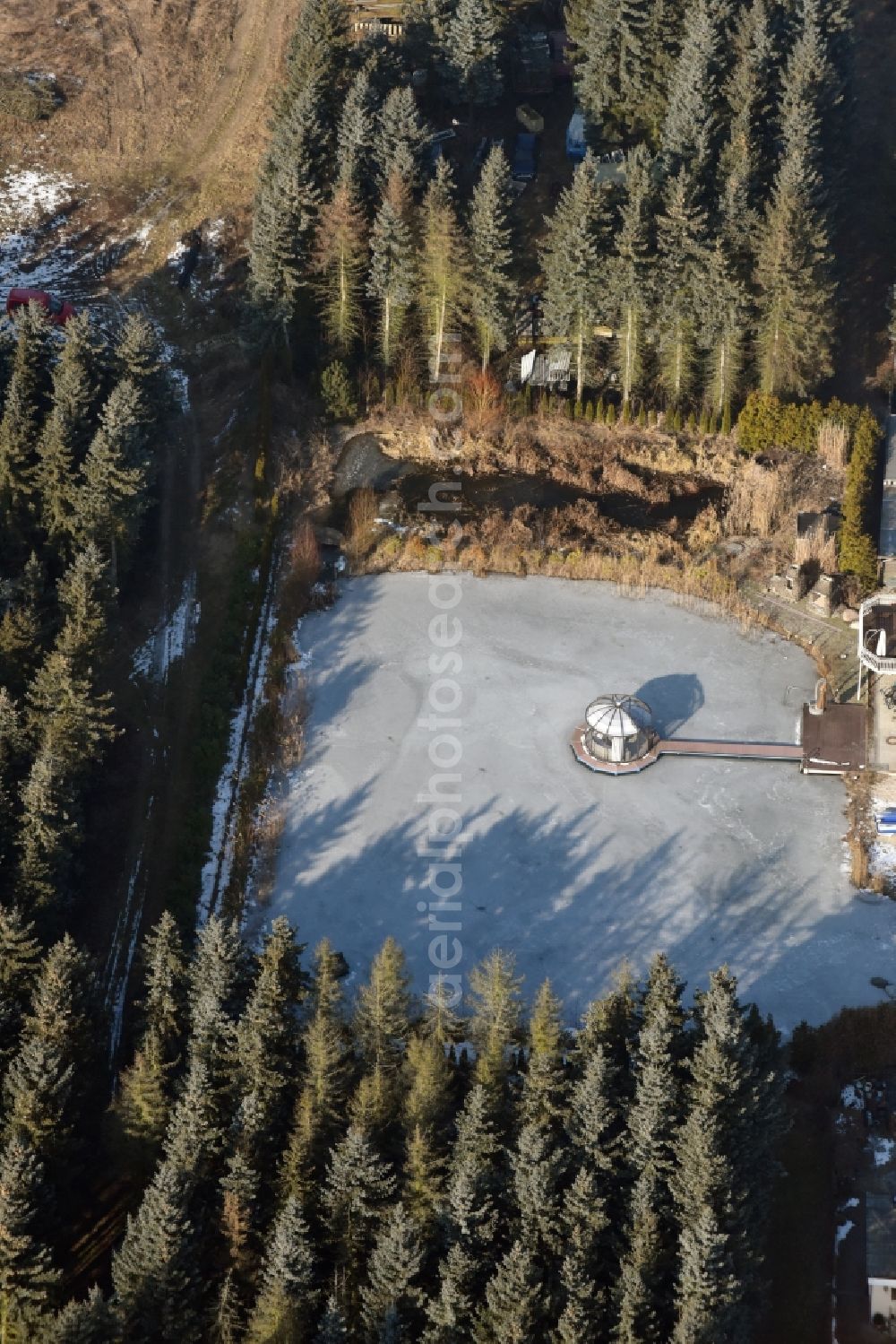 Aerial image Bernau - Shore ice areas of the ponds for fish farming on Edelweissstrasse in Bernau in the state Brandenburg