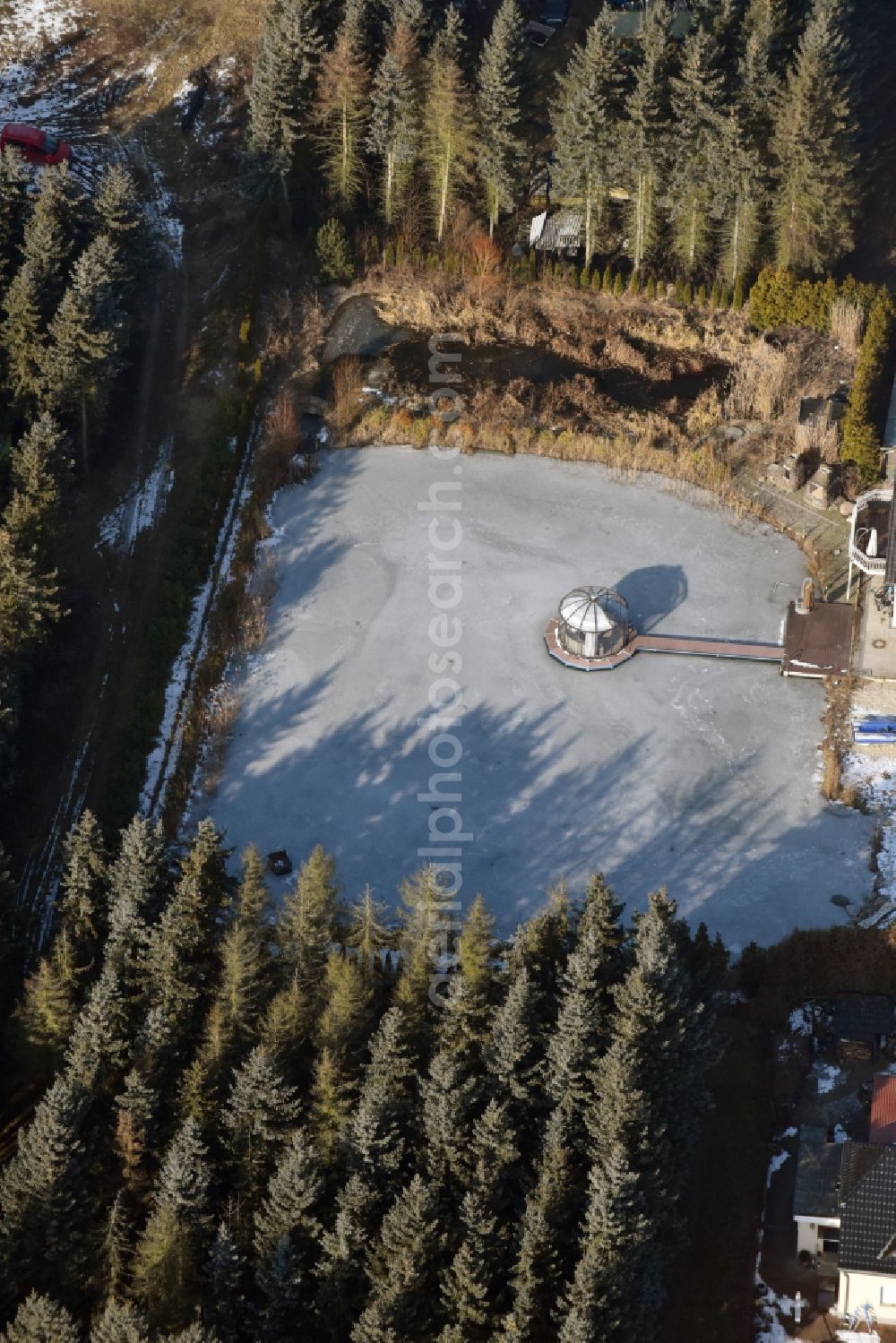 Aerial photograph Bernau - Shore ice areas of the ponds for fish farming on Edelweissstrasse in Bernau in the state Brandenburg