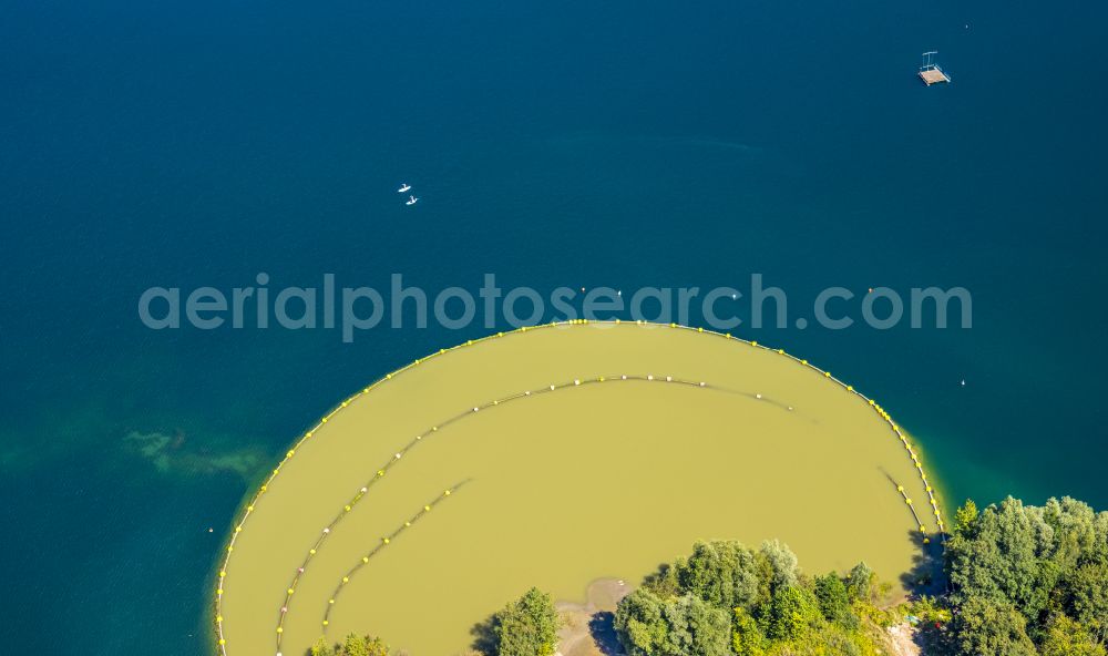 Voerde (Niederrhein) from the bird's eye view: Tendering lake and open-air swimming pool Strandbad Tenderingssee in Voerde (Niederrhein) in North Rhine-Westphalia - NRW, Germany