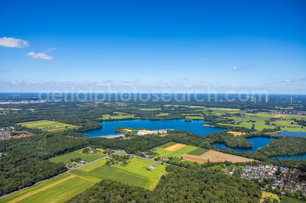 Voerde (Niederrhein) from above - tendering lake and open-air swimming pool Strandbad Tenderingssee in Voerde (Niederrhein) in North Rhine-Westphalia - NRW, Germany