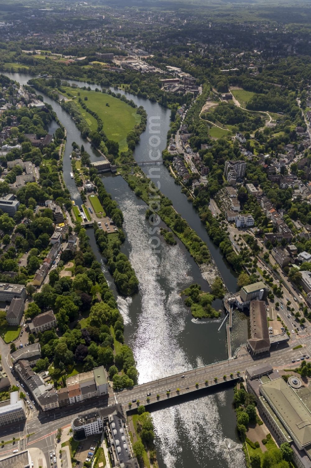 Aerial image Mülheim - Downtown view of the riparian zones in Muelheim in the state of North Rhine-Westphalia