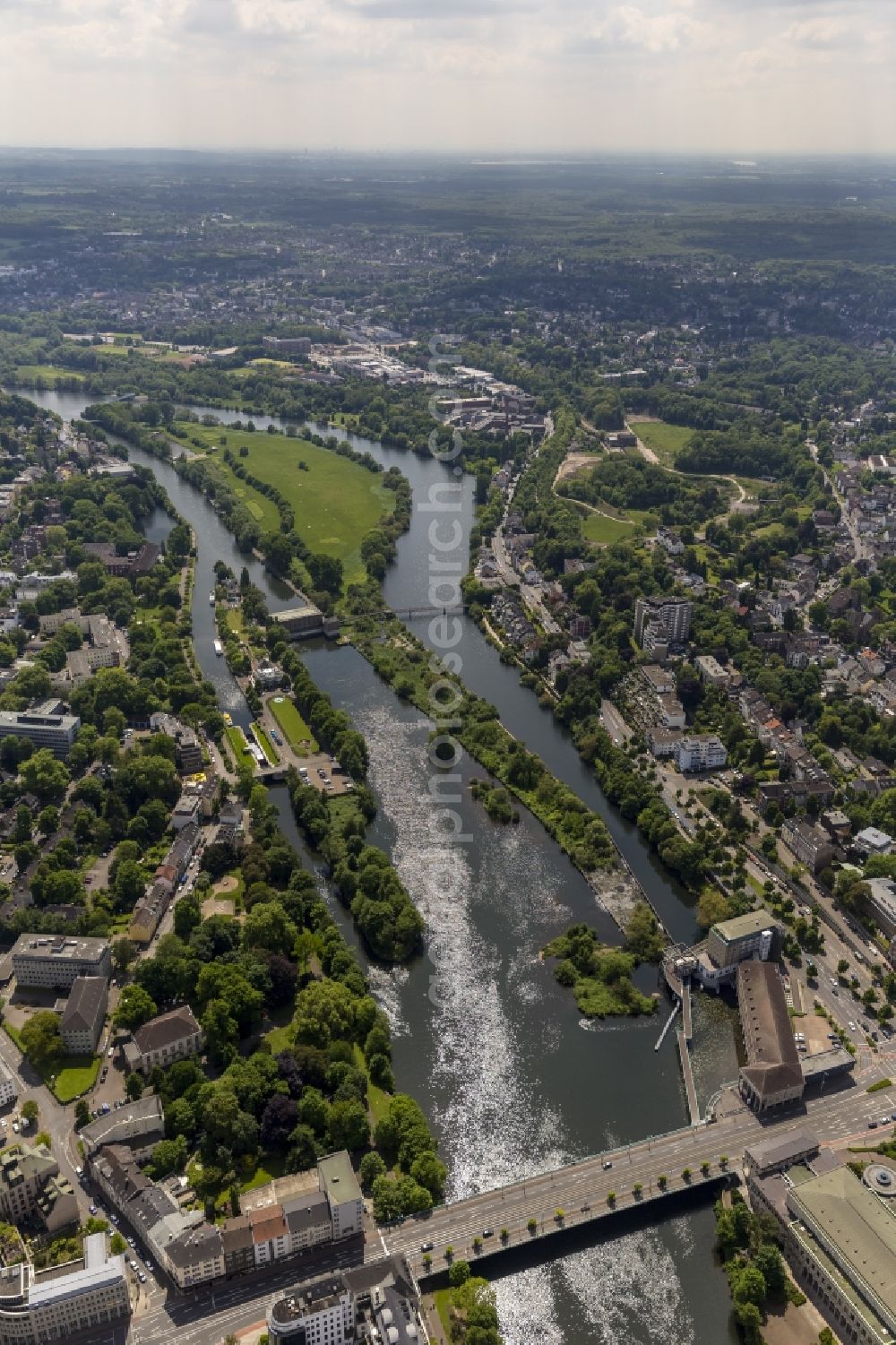 Mülheim from above - Downtown view of the riparian zones in Muelheim in the state of North Rhine-Westphalia