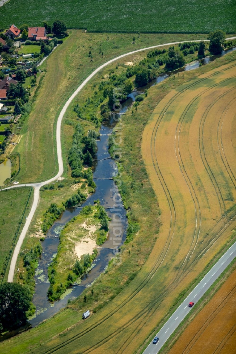 Aerial image Albersloh - Curved loop of the riparian zones on the course of the river Werse in Albersloh in the state North Rhine-Westphalia, Germany