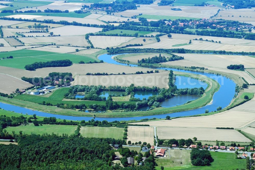 Aerial photograph Balge - Curved loop of the riparian zones on the course of the river Weser in Balge in the state Lower Saxony, Germany