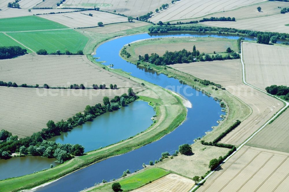 Aerial image Balge - Curved loop of the riparian zones on the course of the river Weser in Balge in the state Lower Saxony, Germany