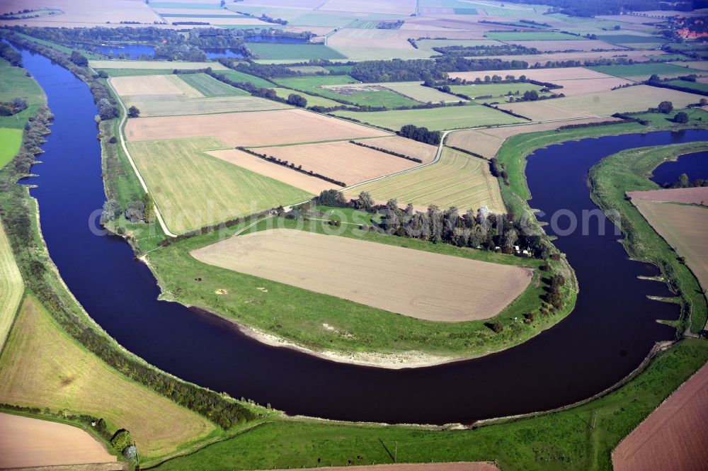 Aerial photograph Marklohe - Curved loop of the riparian zones on the course of the river Weser in Marklohe in the state Lower Saxony, Germany