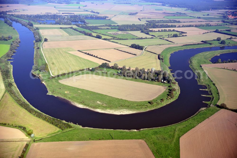 Marklohe from above - Curved loop of the riparian zones on the course of the river Weser in Marklohe in the state Lower Saxony, Germany