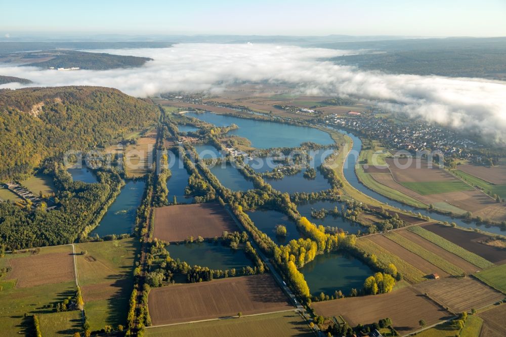 Aerial image Höxter - Curved loop of the riparian zones on the course of the river Weser in Hoexter in the state North Rhine-Westphalia, Germany