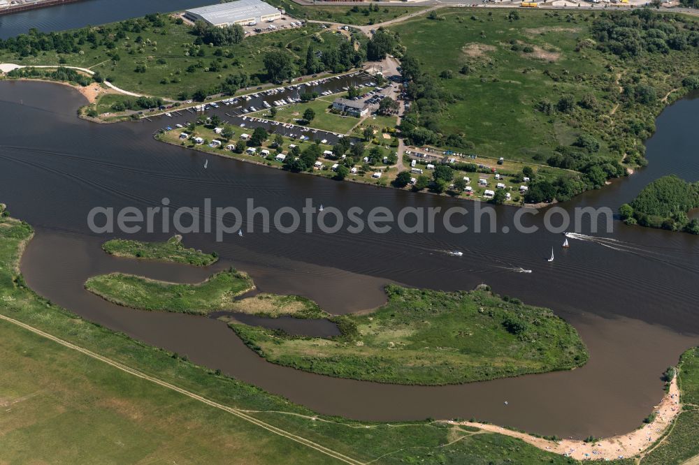 Aerial image Bremen - Shore areas on the Weser in the district of Hemelingen in Bremen