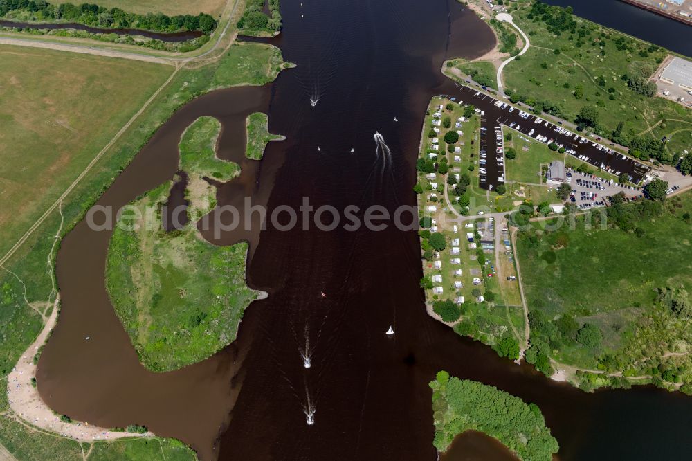 Aerial photograph Bremen - Shore areas on the Weser in the district of Hemelingen in Bremen