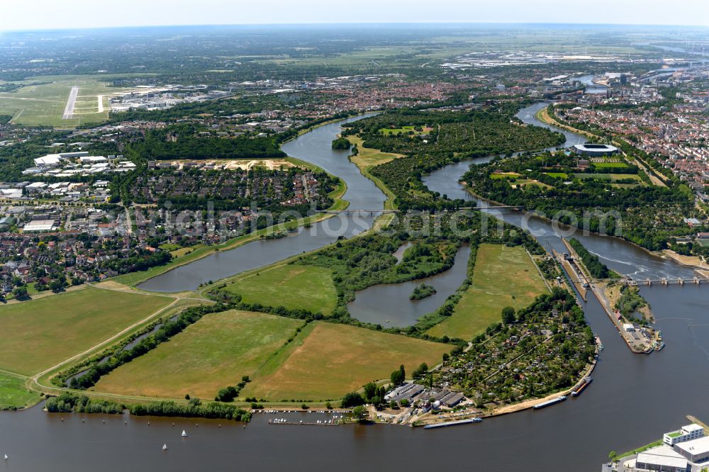 Bremen from above - Shore areas on the Weser in the district of Hemelingen in Bremen