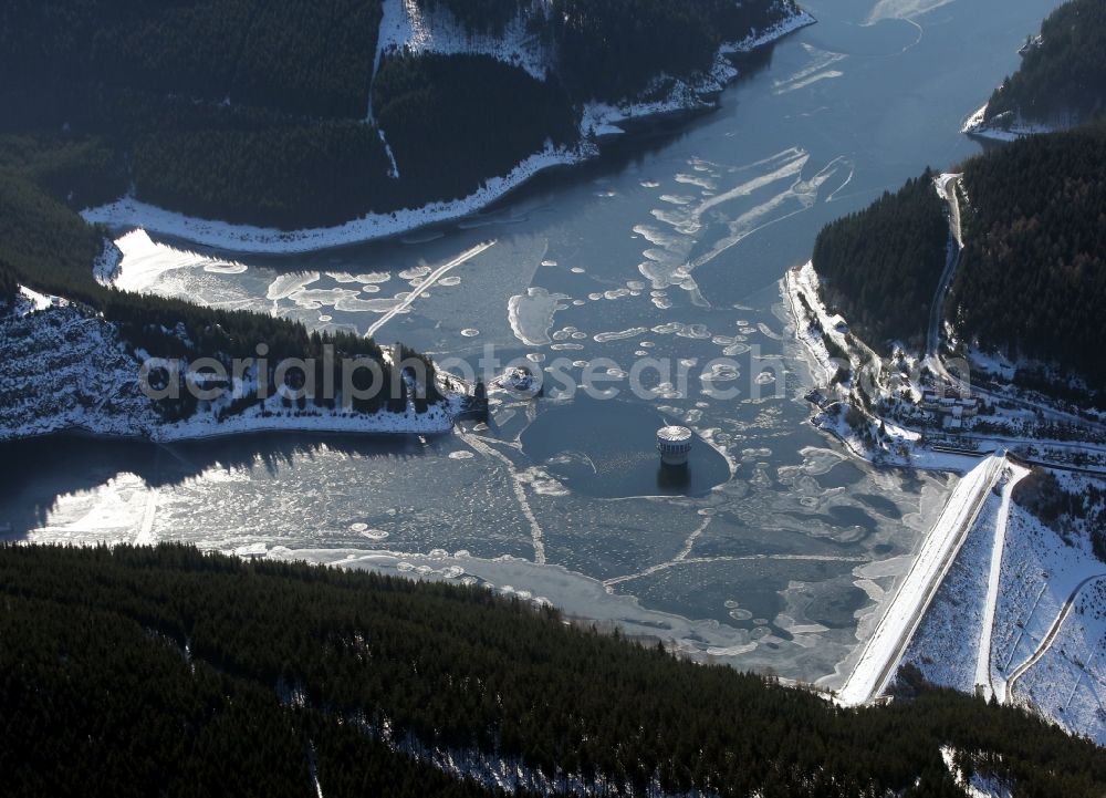 Luisenthal from the bird's eye view: Waterside scenery at Lake of the Ohratalsperre in Luisenthal in Thuringia