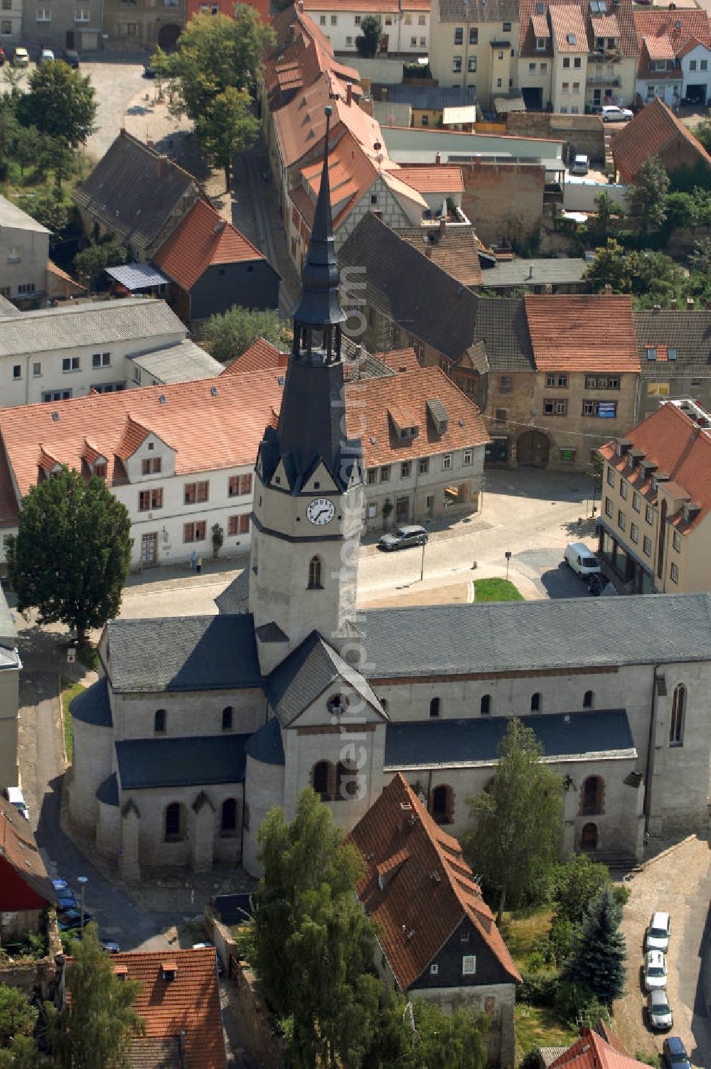 Sangerhausen from the bird's eye view: Die Ulrichkirche (erbaut 1116 - 1123) ist eine dreischiffige, romanische, kreuzförmig gewölbte Pfeilerbasilika und das älteste Gebäude von Sangerhausen. Seit 1993 ist die Ulrichkirche eine Station auf der Straße der Romanik.