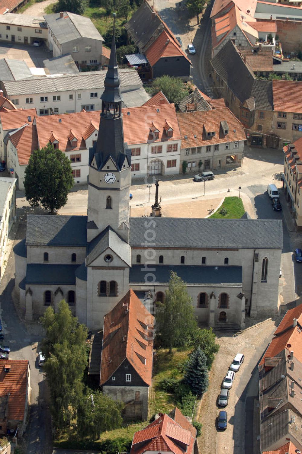 Aerial image Sangerhausen - Die Ulrichkirche (erbaut 1116 - 1123) ist eine dreischiffige, romanische, kreuzförmig gewölbte Pfeilerbasilika und das älteste Gebäude von Sangerhausen. Seit 1993 ist die Ulrichkirche eine Station auf der Straße der Romanik.