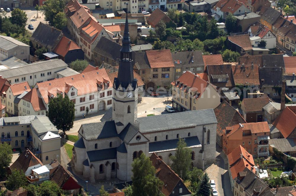 Aerial photograph Sangerhausen - Die Ulrichkirche (erbaut 1116 - 1123) ist eine dreischiffige, romanische, kreuzförmig gewölbte Pfeilerbasilika und das älteste Gebäude von Sangerhausen. Seit 1993 ist die Ulrichkirche eine Station auf der Straße der Romanik.