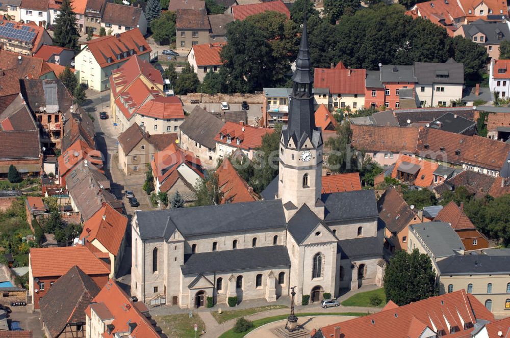 Sangerhausen from above - Die Ulrichkirche (erbaut 1116 - 1123) ist eine dreischiffige, romanische, kreuzförmig gewölbte Pfeilerbasilika und das älteste Gebäude von Sangerhausen. Seit 1993 ist die Ulrichkirche eine Station auf der Straße der Romanik.