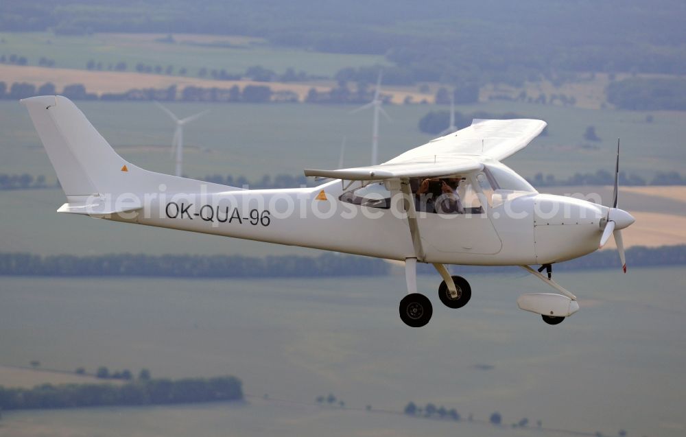 Aerial photograph Leuenberg - Ultralight aircraft Skylane in flight above the sky in Leuenberg in the state Brandenburg, Germany